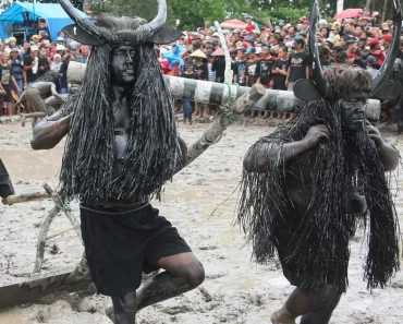 8 Tradisi Dan Ritual Unik Di Indonesia, Bikin Merinding!